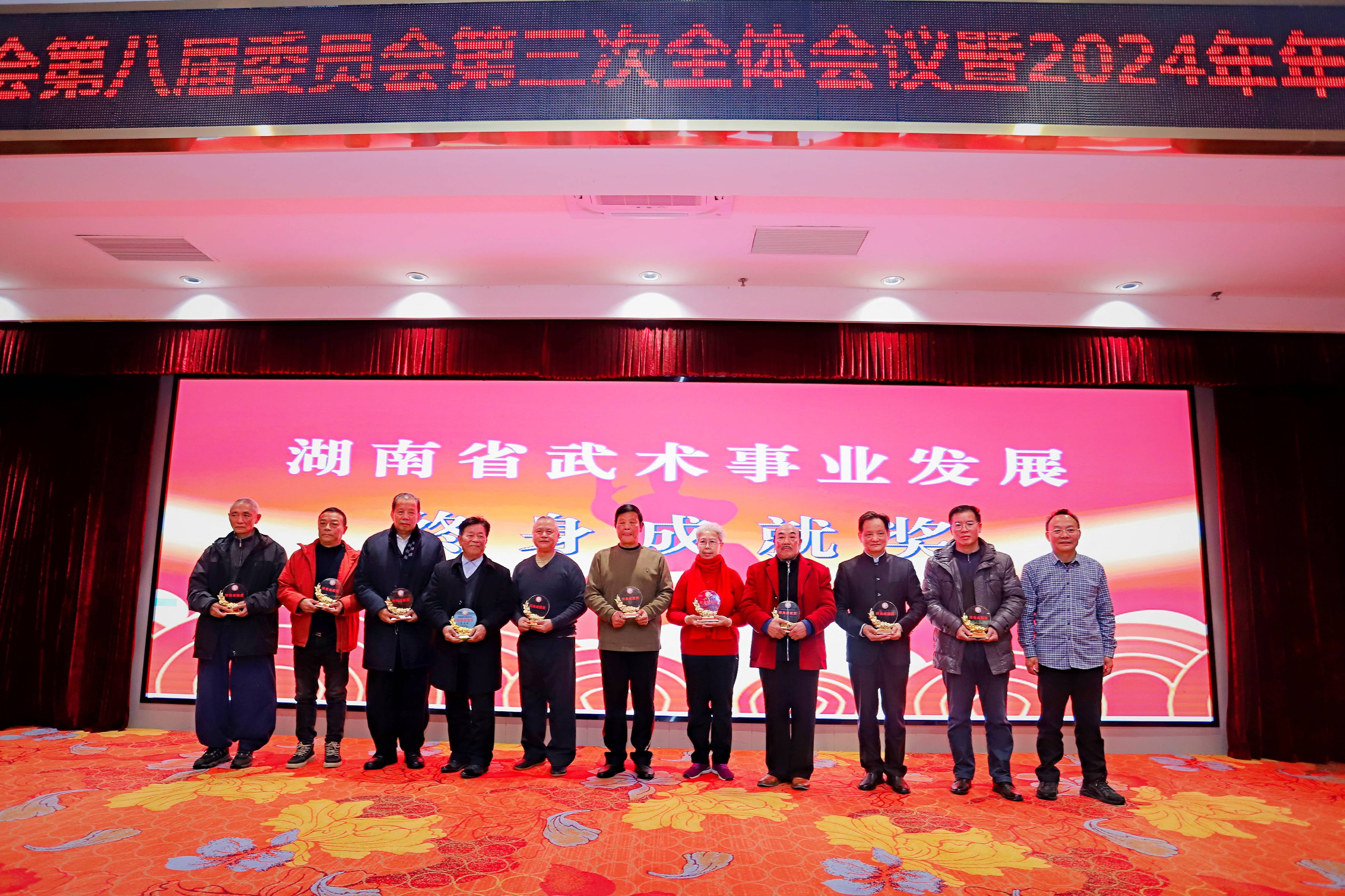 武术新星夺得冠军，风采独具赛场的简单介绍