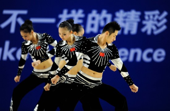 健美操选手优美动作，令人惊艳