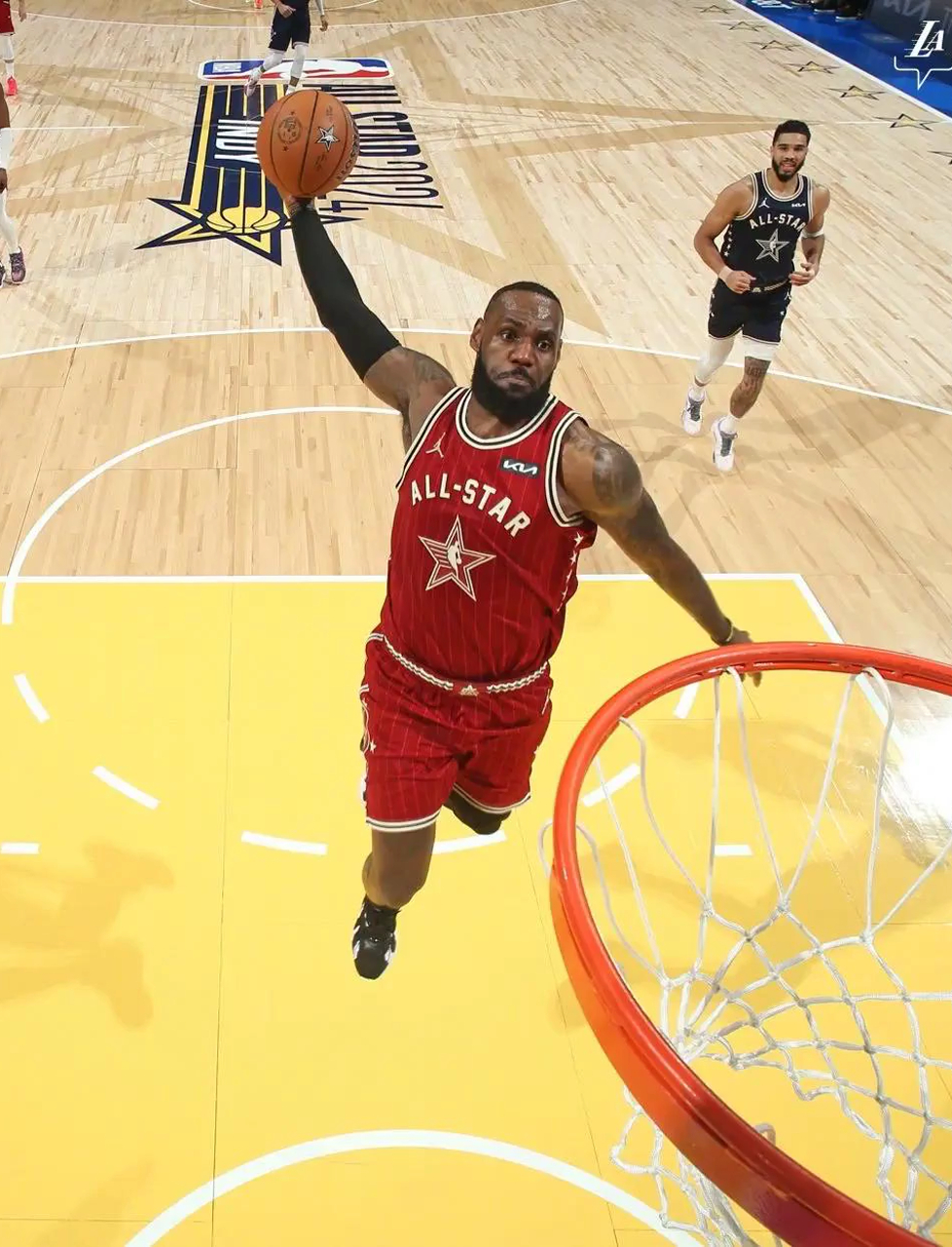 开云平台-昨晚的NBA赛事现场精彩揭幕，球员表现抢眼