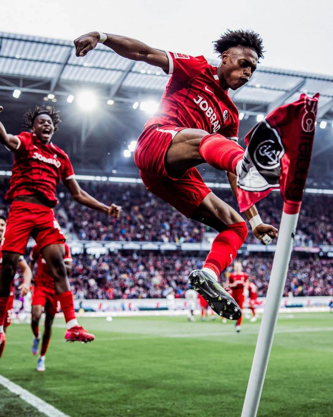 云达不莱梅主场大胜对手，重振信心反弹