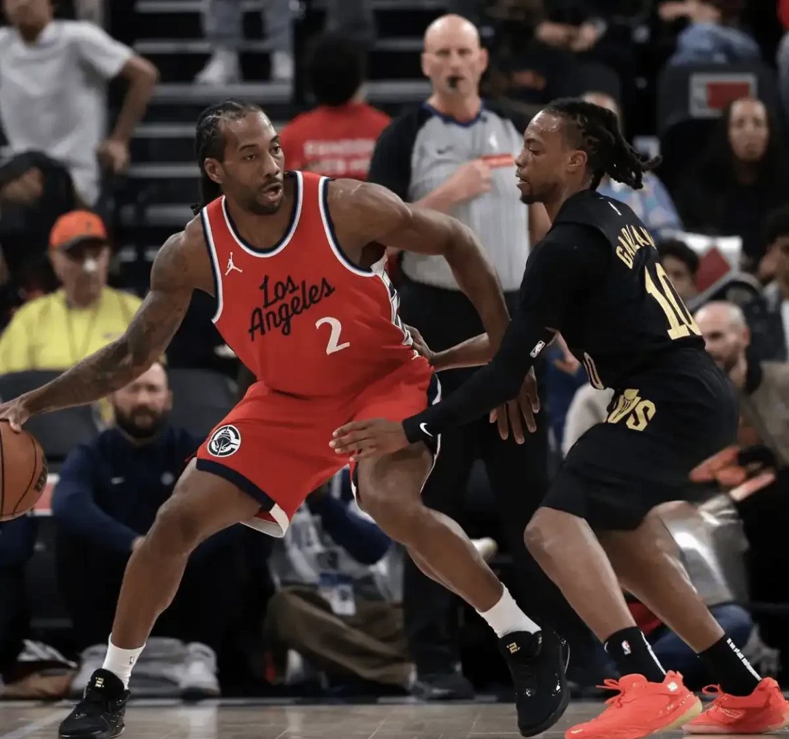 猛龙队员连番进攻,力克对手的简单介绍 猛龙队员连番进攻,力克对手的简单介绍