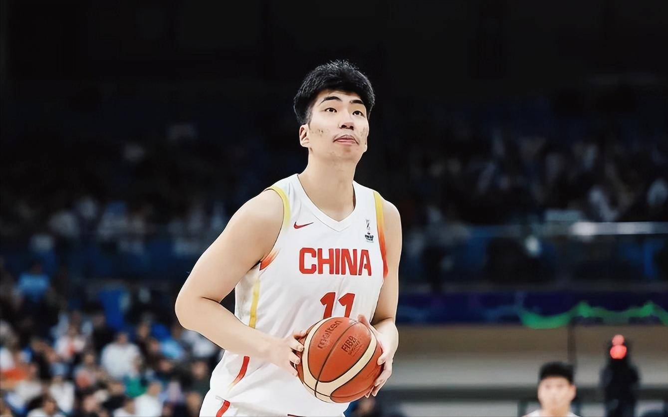 青年篮球锦标赛开赛，新星崭露头角