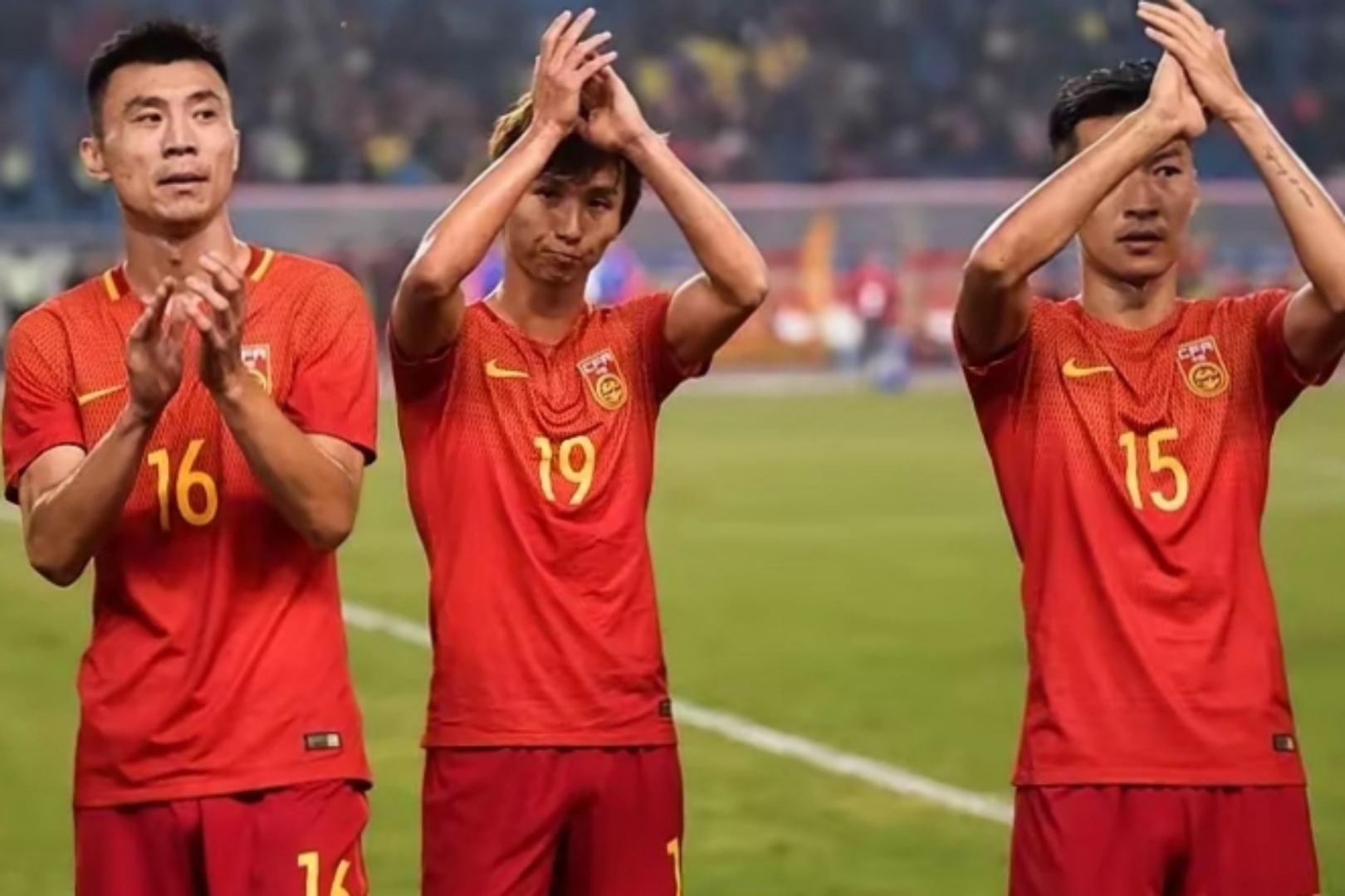 中国队士气高涨,轻松击败对手 中国队士气高涨,轻松击败对手