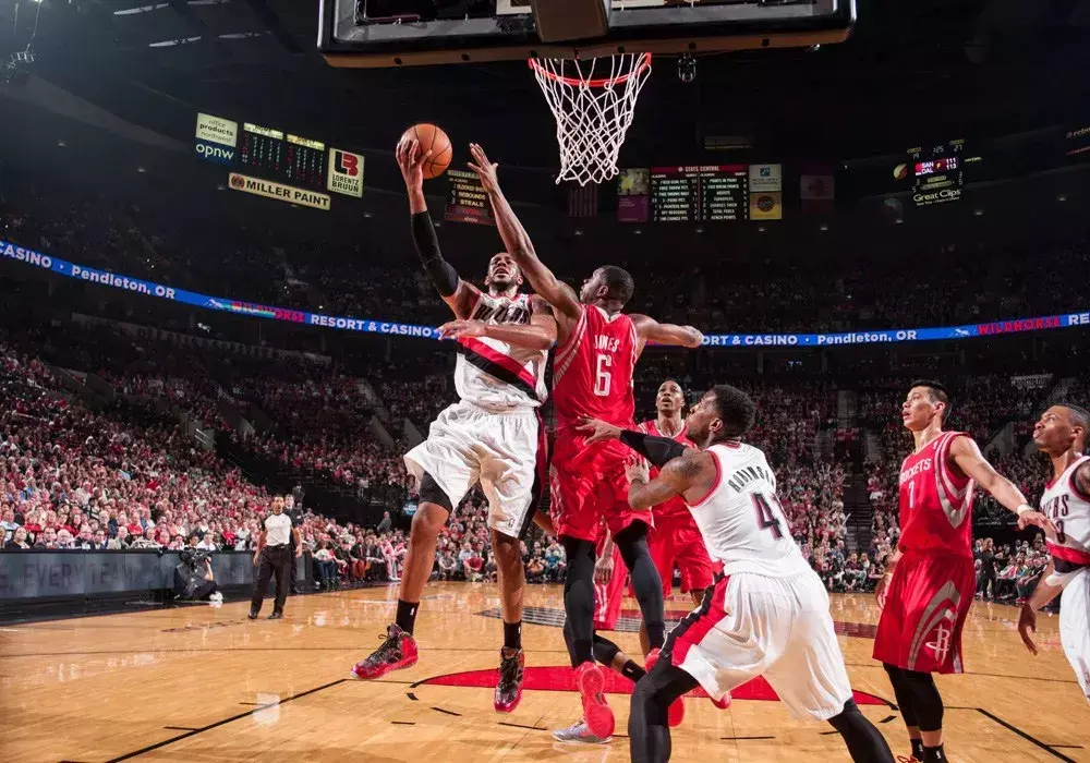 开拓者击败魔术，利拉德再次压哨绝杀