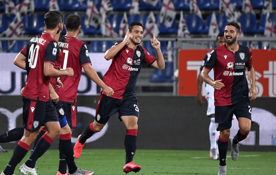 意甲比赛中深情庆祝的瞬间，鼓舞球队信心