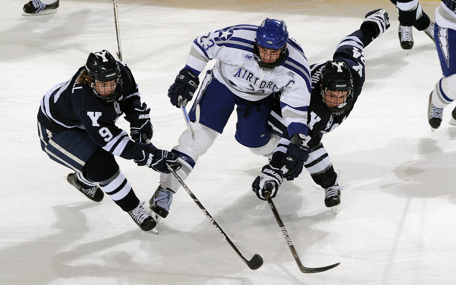 开云体育入口-跨界奇兵！德里赫特客串前锋摧毁防线，喀麦隆1-4不敌马竞背后的战术革命