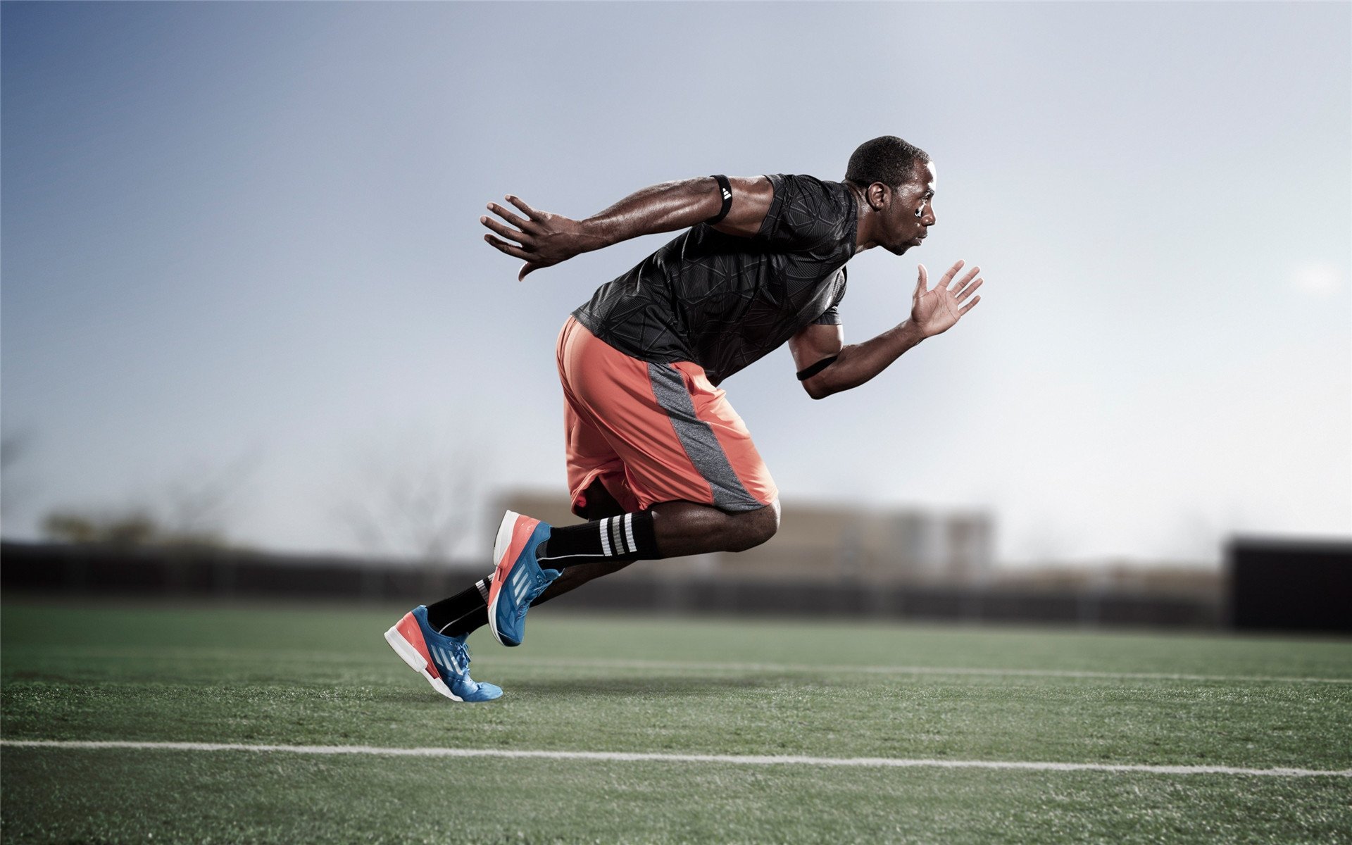 铁索横江,当霍勒迪的阴影笼罩球场,进攻便是原罪