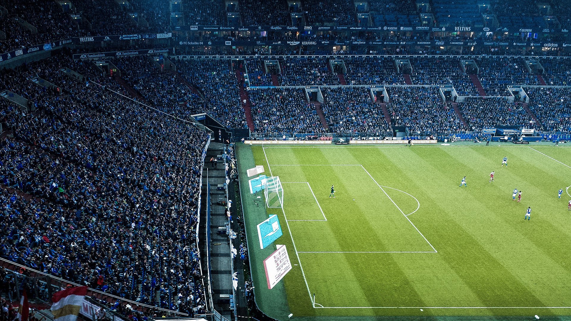 开云下载-新王加冕,红牛二队逆袭,皮亚斯特里惊世首秀撼动红色王朝