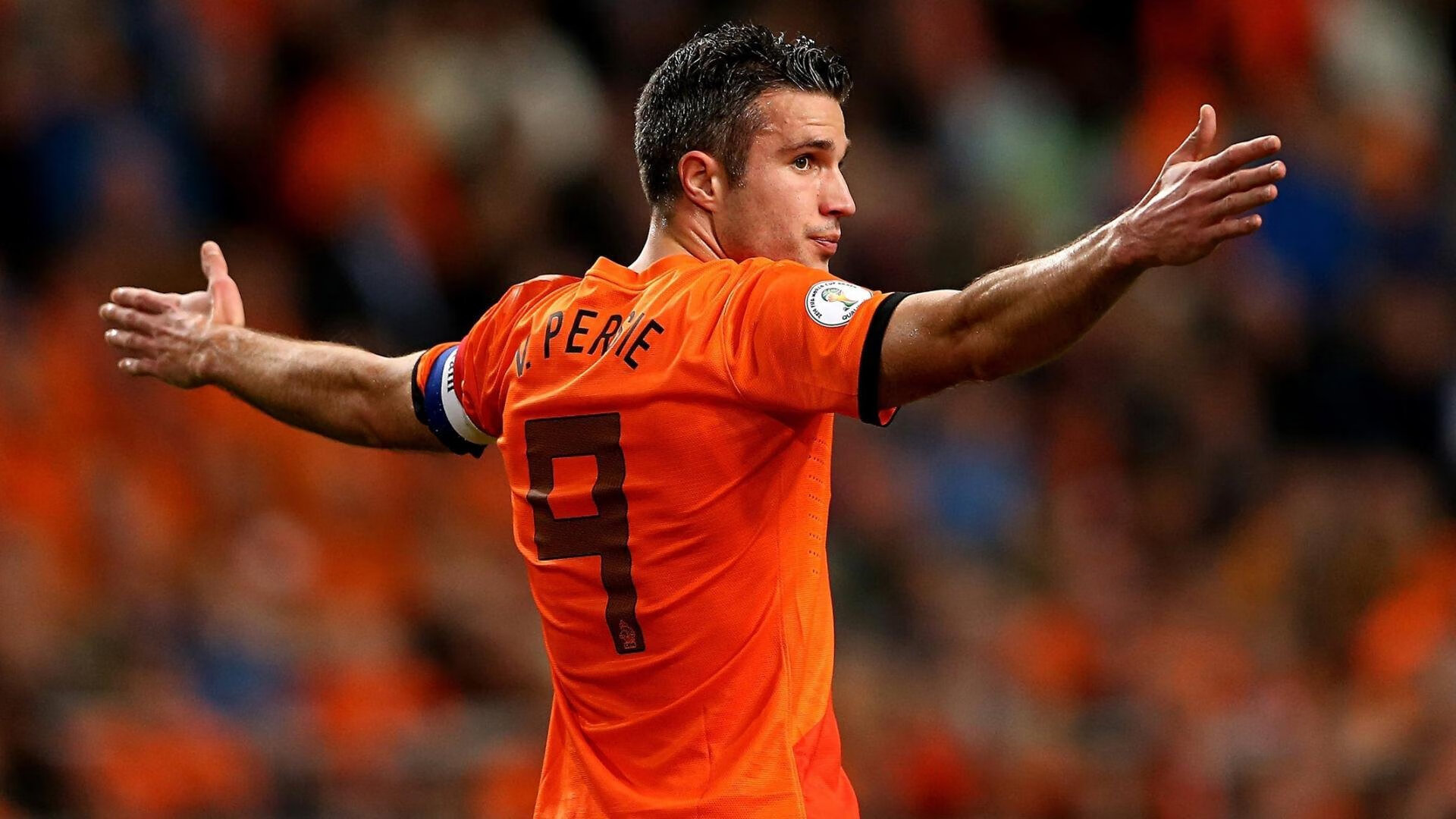 开云体育官方网站-当奥恰洛夫挥拍时,整个温布利响起了乒乓球声